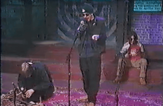 Thurston Moore interviews Mike D. along with Beck before all three 'jam' together in 1994 on MTV's 120 Minutes - OMFnG Tee's